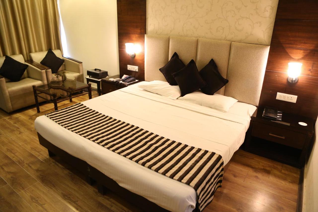Hotel Parbhat Inn Panchkula Dış mekan fotoğraf