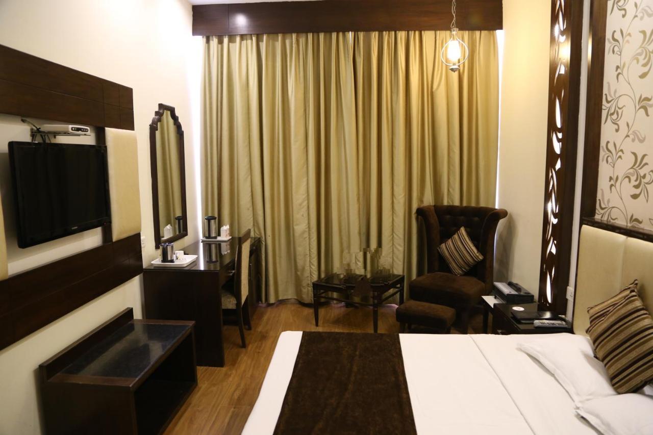 Hotel Parbhat Inn Panchkula Dış mekan fotoğraf