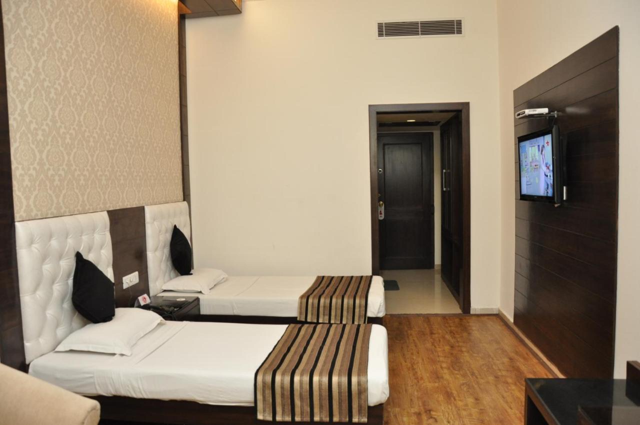 Hotel Parbhat Inn Panchkula Dış mekan fotoğraf