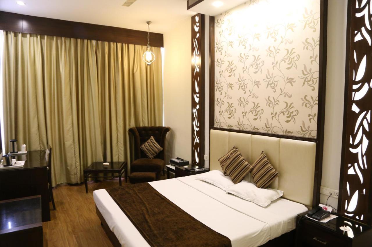 Hotel Parbhat Inn Panchkula Dış mekan fotoğraf